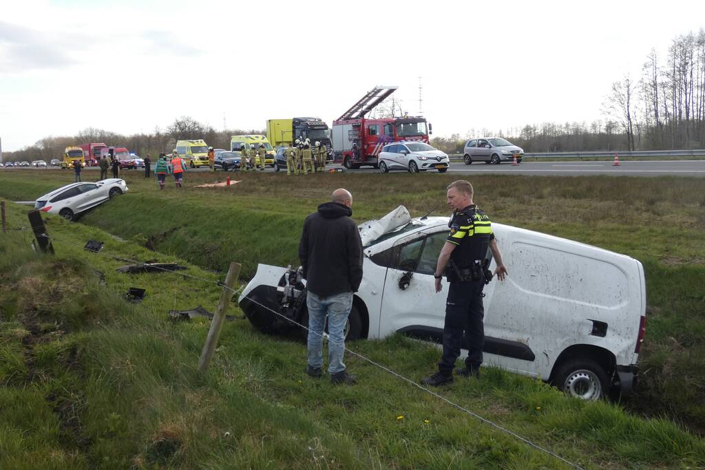 Zwaar ongeval tussen drie voertuigen