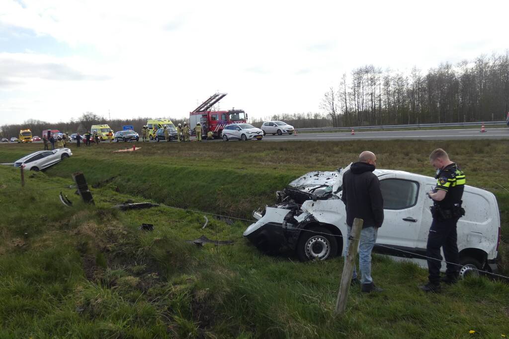 Zwaar ongeval tussen drie voertuigen