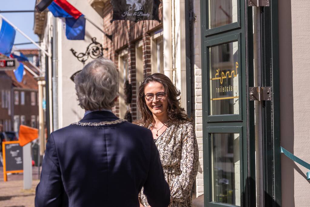 Anna's Smaakatelier van Heel Holland Bakt-winnares Anna Yilmaz officieel geopend