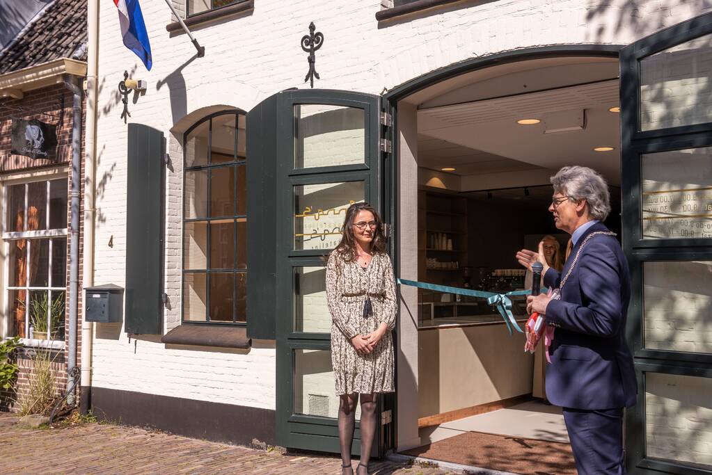 Anna's Smaakatelier van Heel Holland Bakt-winnares Anna Yilmaz officieel geopend