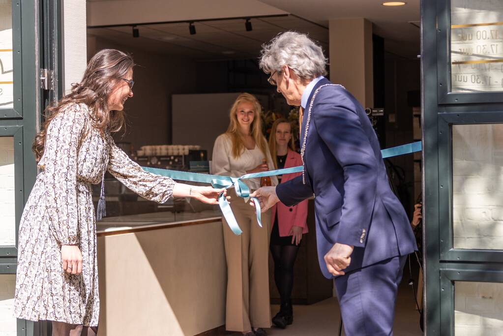 Anna's Smaakatelier van Heel Holland Bakt-winnares Anna Yilmaz officieel geopend