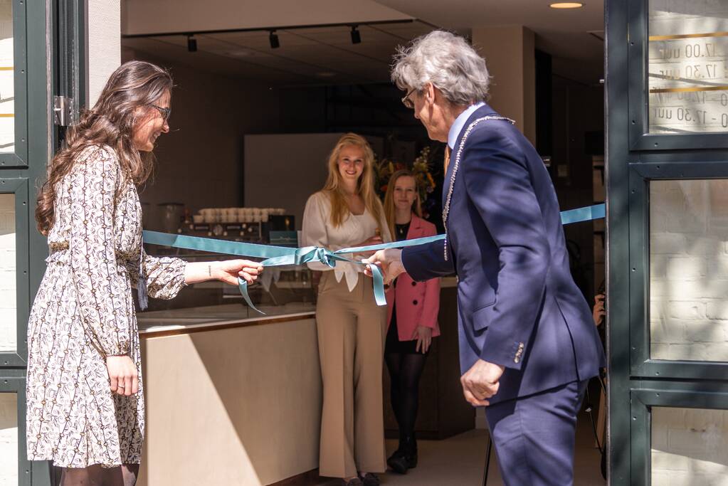 Anna's Smaakatelier van Heel Holland Bakt-winnares Anna Yilmaz officieel geopend