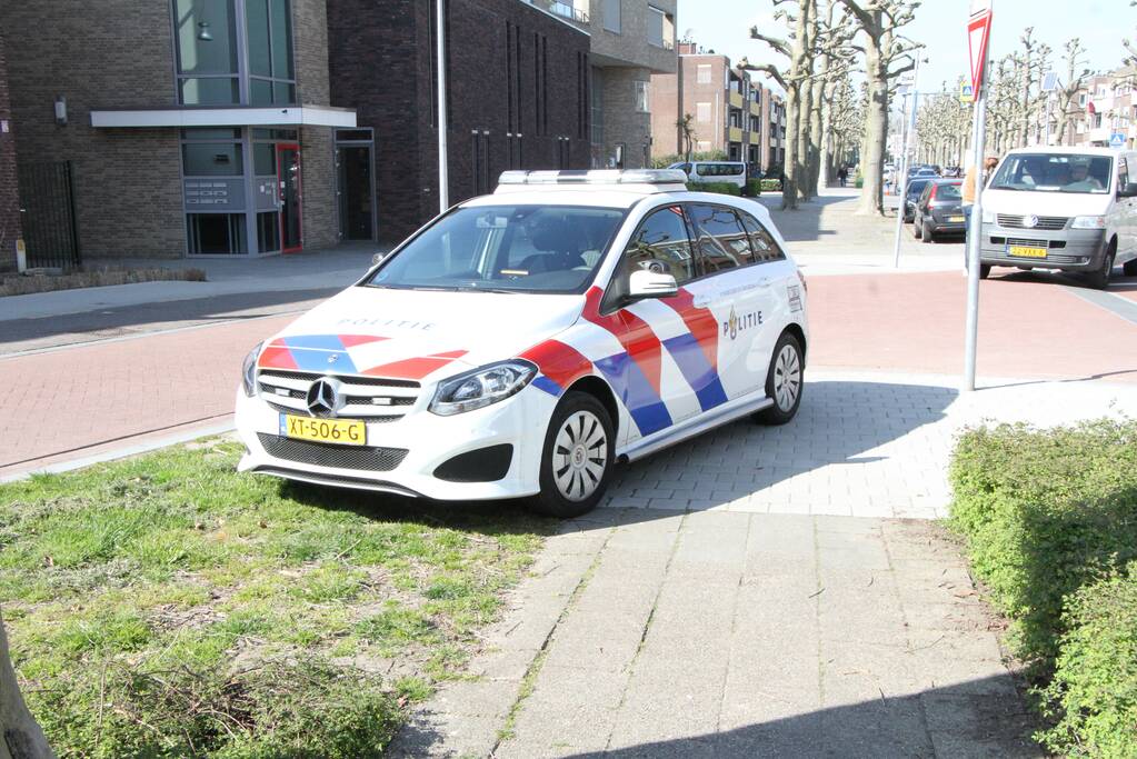 Groot onderzoek in portiekwoning