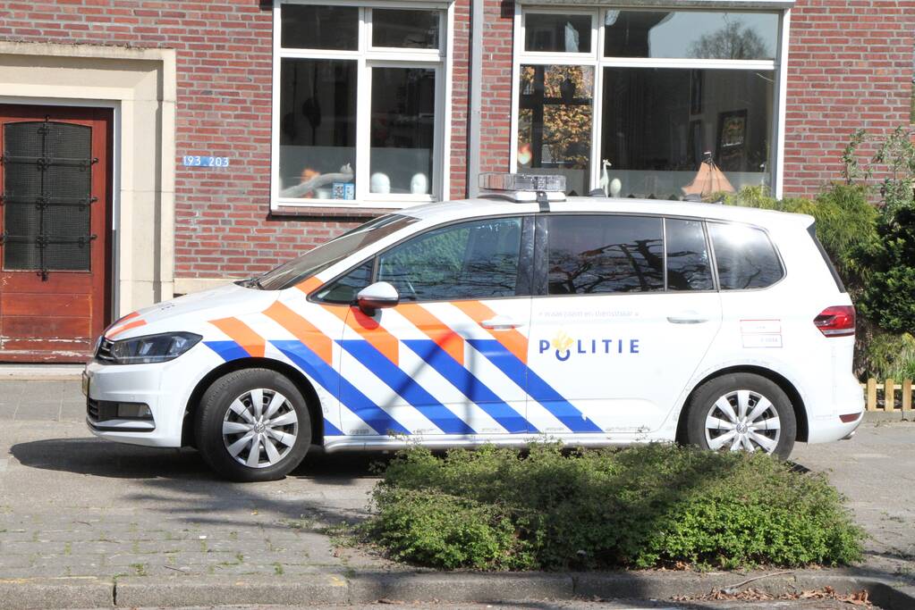 Groot onderzoek in portiekwoning