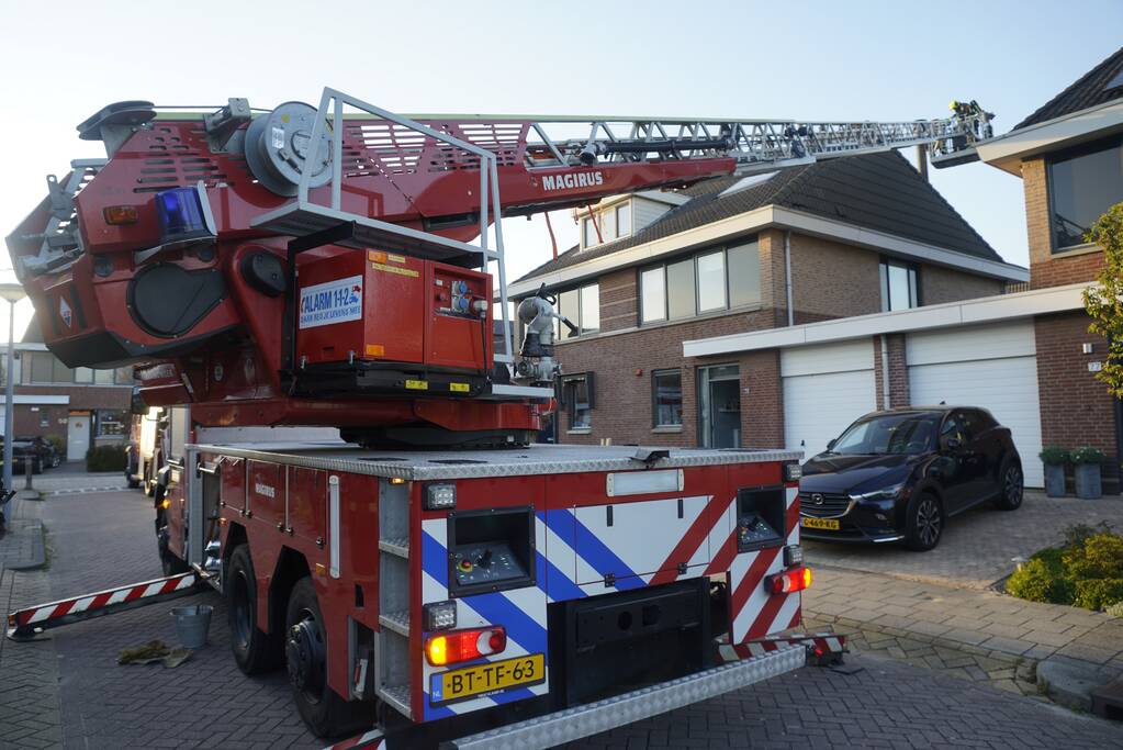Brand in schoorsteen van woning