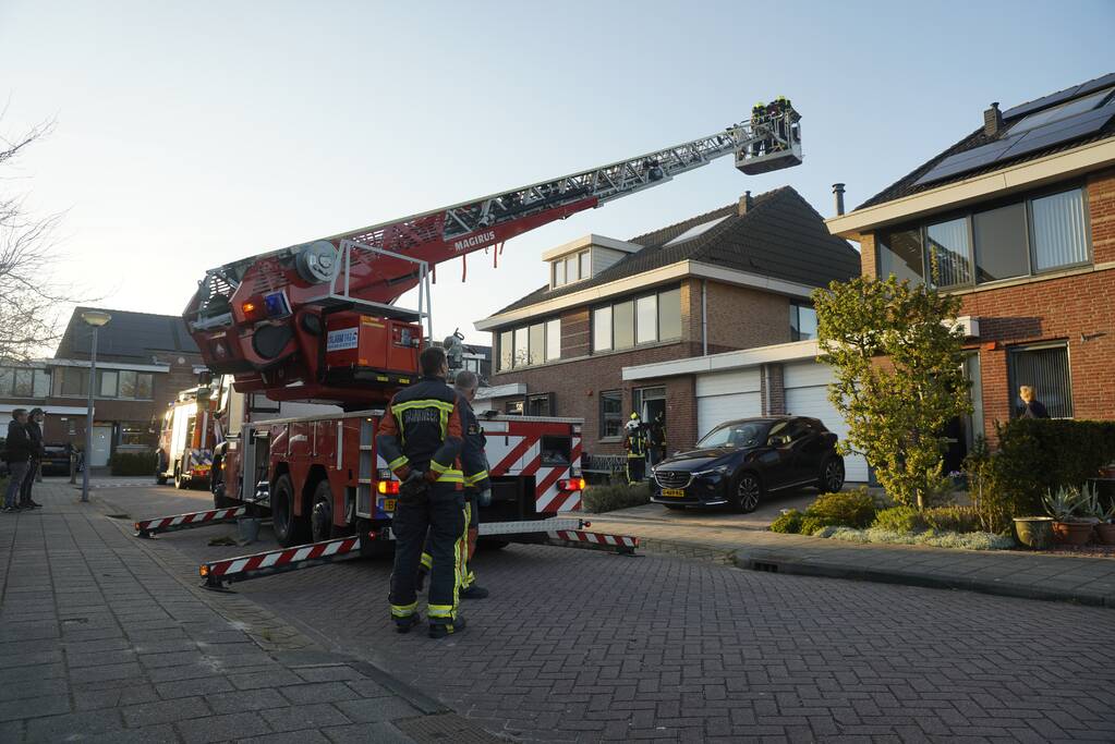 Brand in schoorsteen van woning