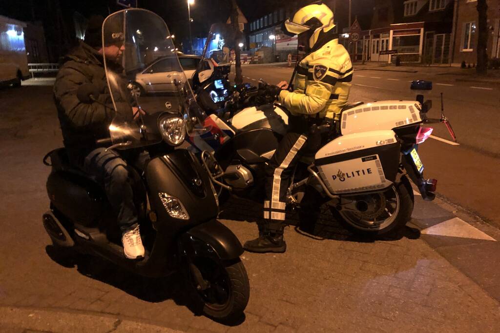 Zeker tweehonderd fans onthalen Cambuur bij stadion