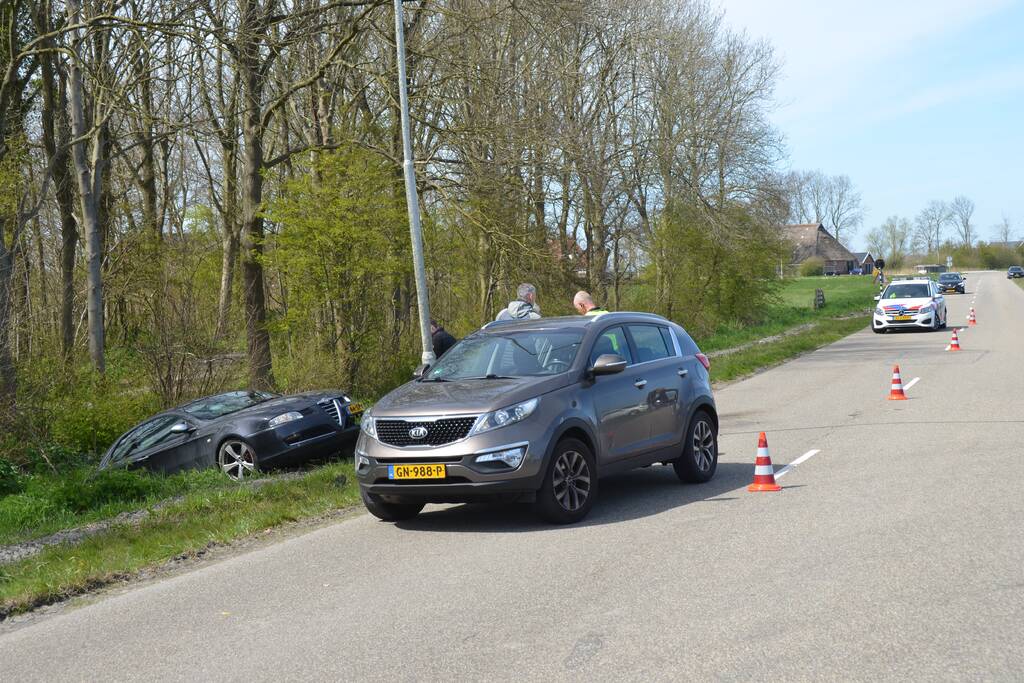 Kop-staart botsing tussen twee auto's