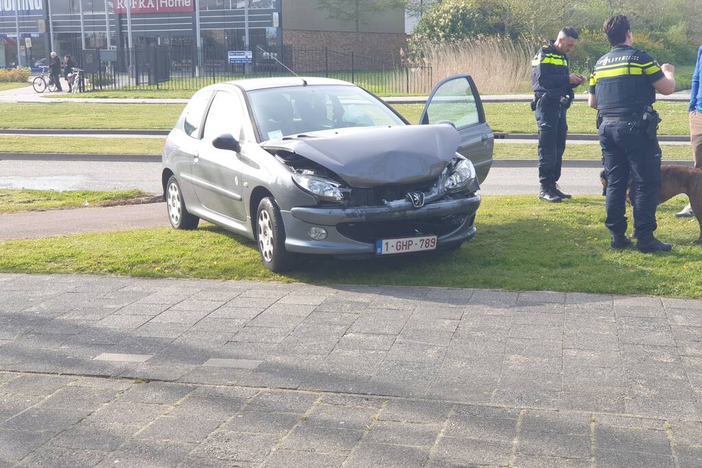 Kind nagekeken na kop-staart botsing