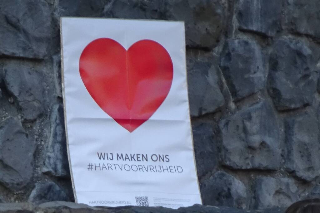 Demonstratie tegen coronamaatregelen op Stadhuisplein