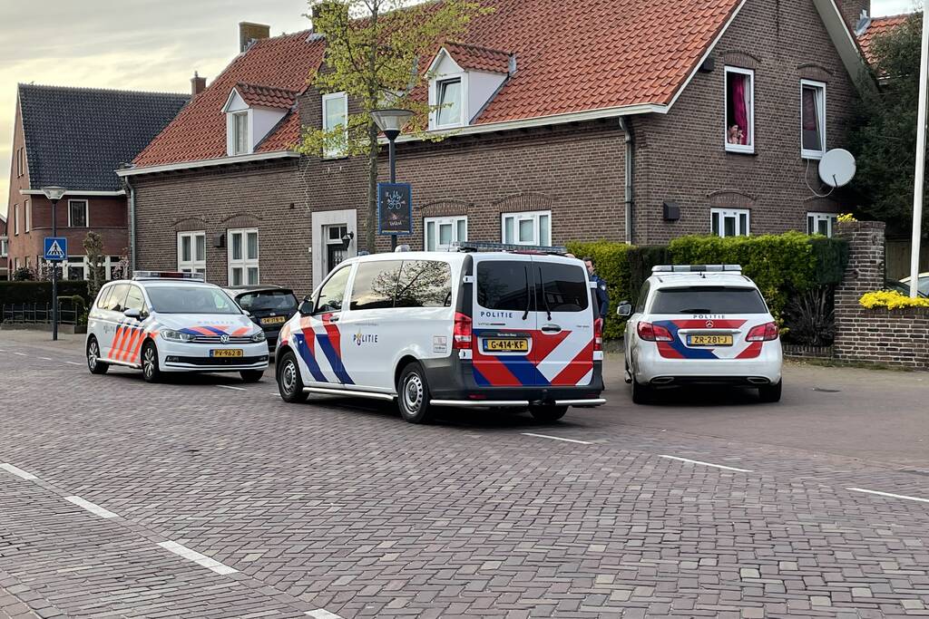 Persoon aangehouden na ingooien raam