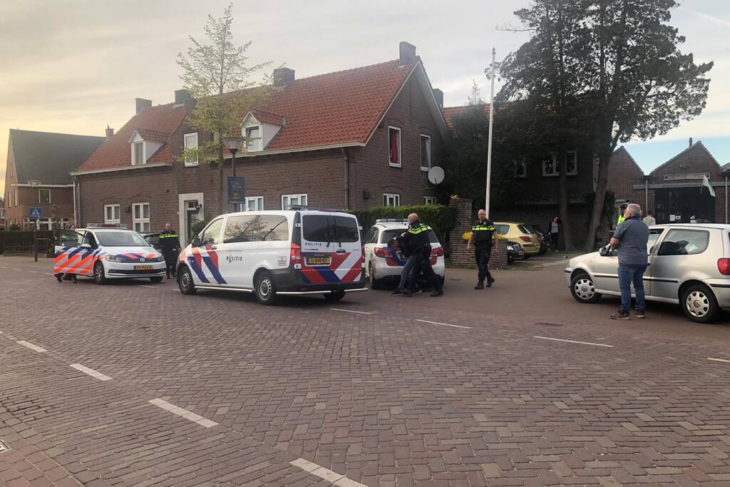 Persoon aangehouden na ingooien raam