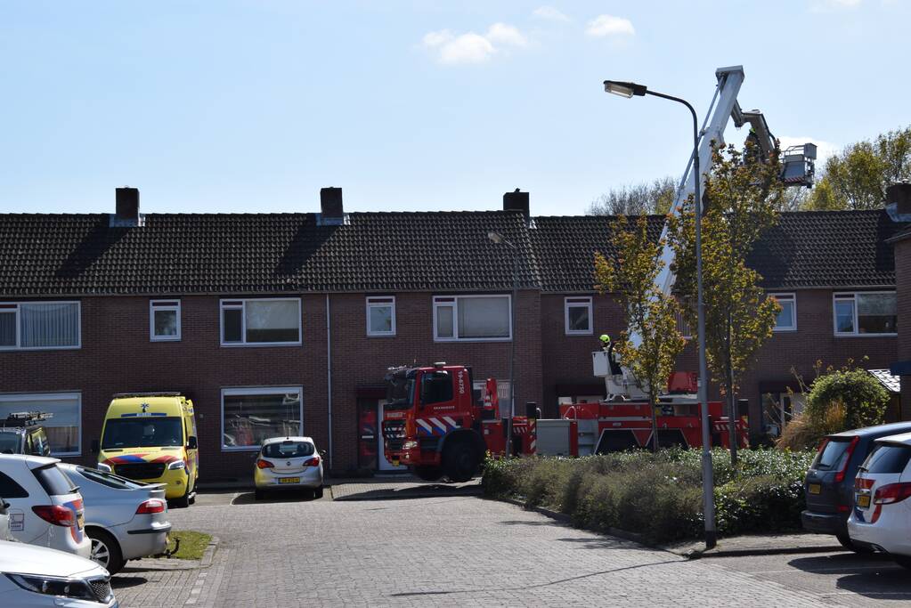 Grote inzet hulpdiensten bij man op dak