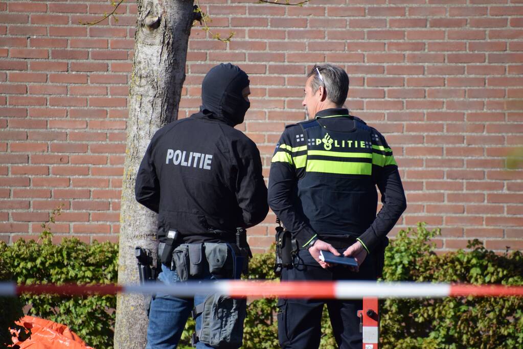 Grote inzet hulpdiensten bij man op dak