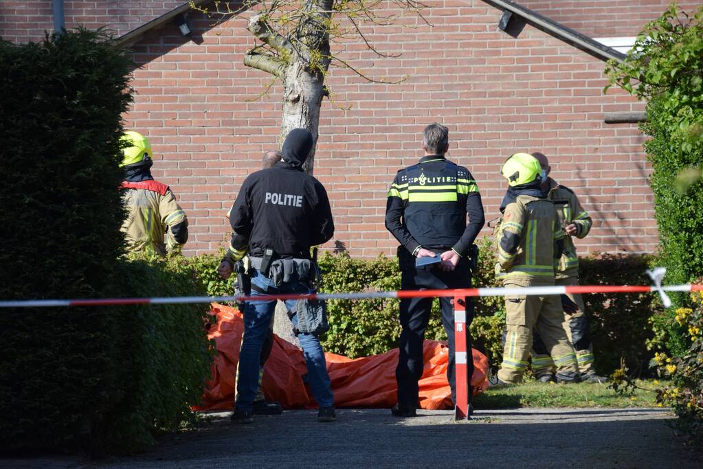 Grote inzet hulpdiensten bij man op dak