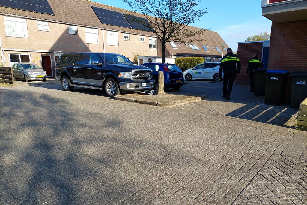 Politie massaal aanwezig in de wijk Schoener
