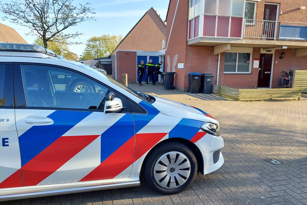 Politie massaal aanwezig in de wijk Schoener