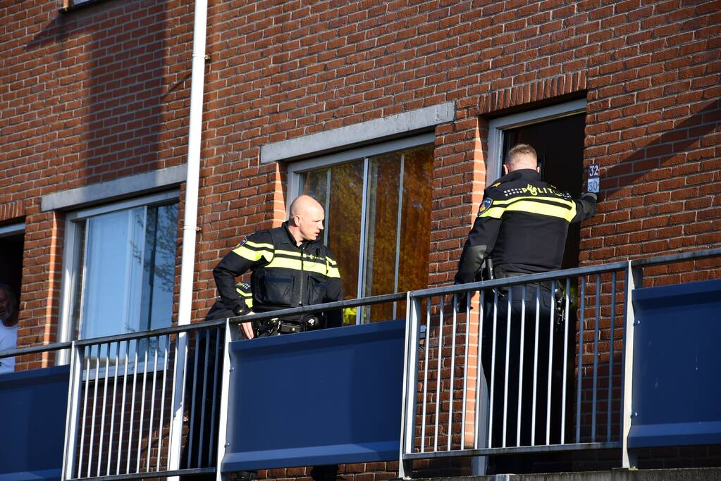 Politie massaal aanwezig in de wijk Schoener