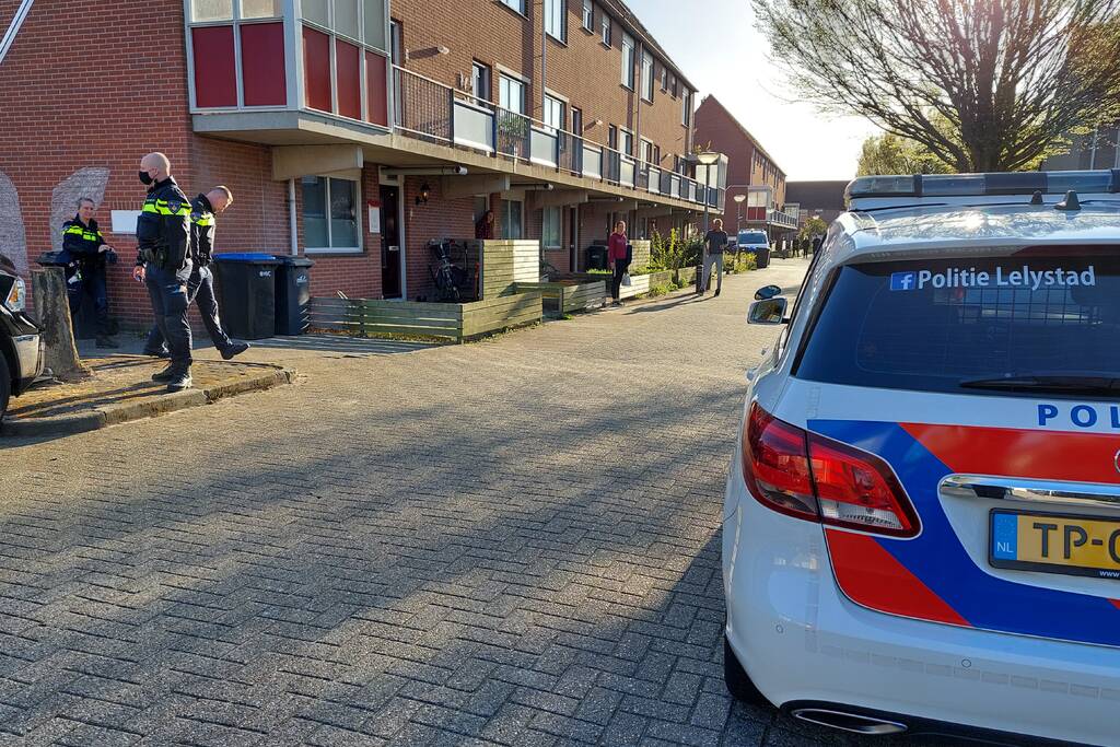 Politie massaal aanwezig in de wijk Schoener