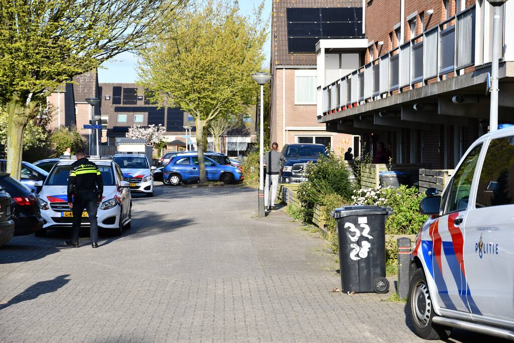 Politie massaal aanwezig in de wijk Schoener