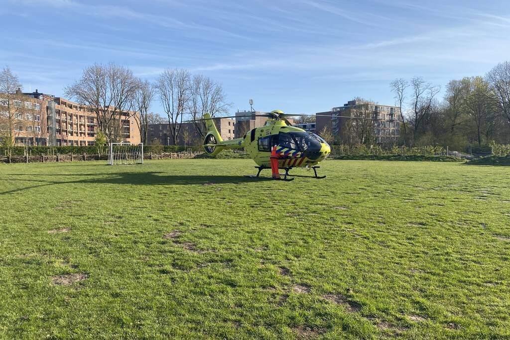 Motorrijder zwaargewond door botsing tegen lantarenpaal