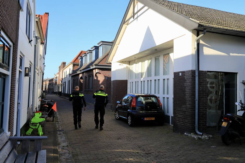 Man met bivakmuts lost schoten