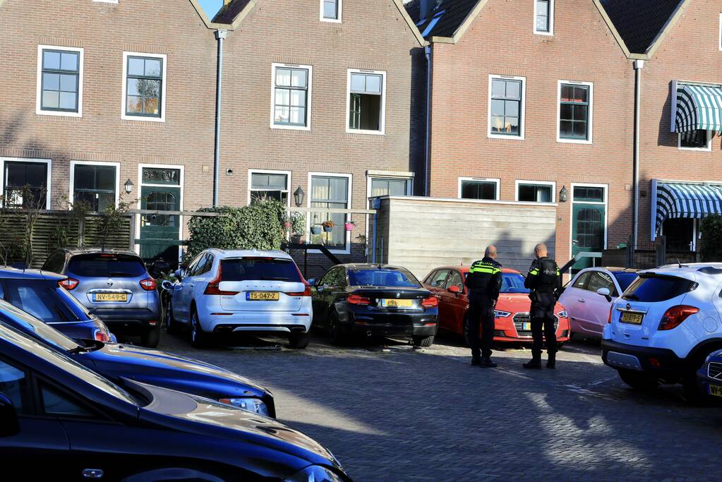 Man met bivakmuts lost schoten