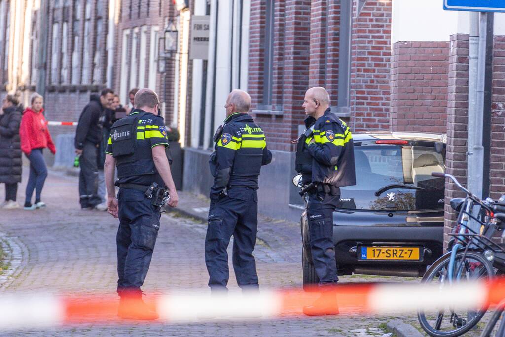 Man met bivakmuts lost schoten