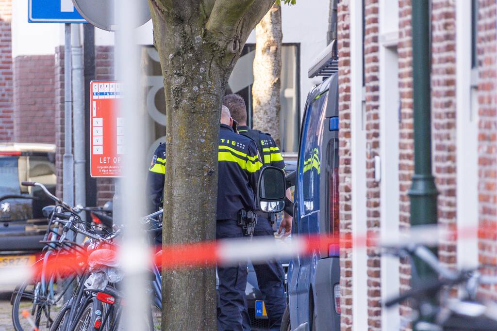 Man met bivakmuts lost schoten