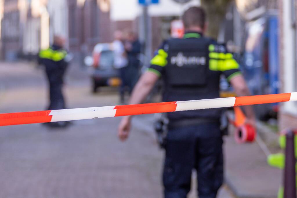 Man met bivakmuts lost schoten