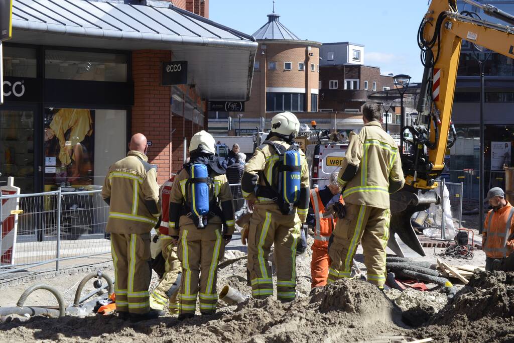Gaslek bij graafwerkzaamheden in winkelstraat