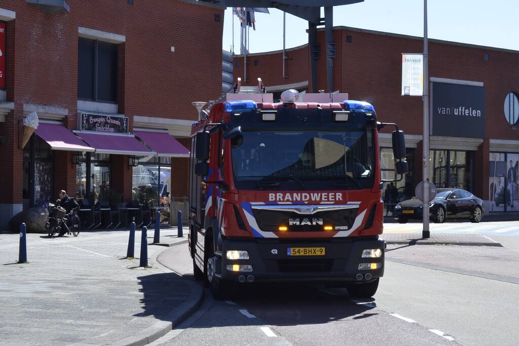 Gaslek bij graafwerkzaamheden in winkelstraat