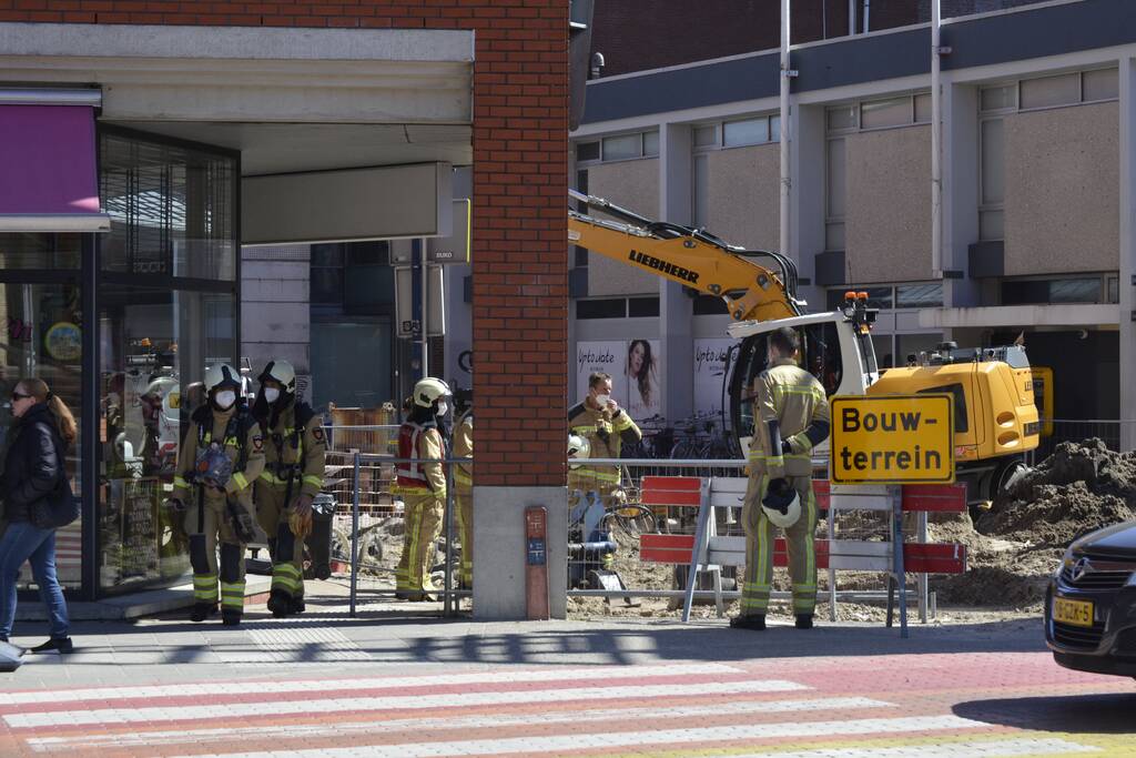 Gaslek bij graafwerkzaamheden in winkelstraat