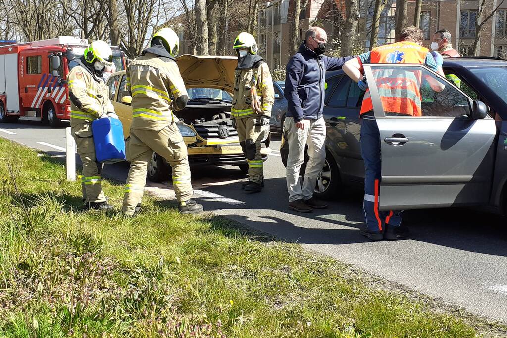 Meerdere auto's botsen bij verkeersongeval