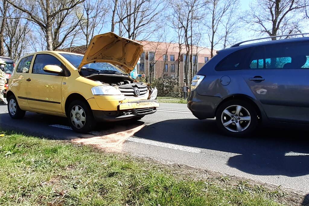 Meerdere auto's botsen bij verkeersongeval