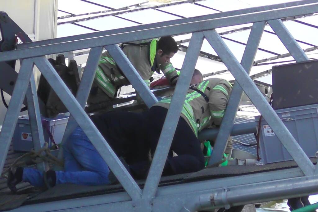 Koe belandt in water Floating Farm