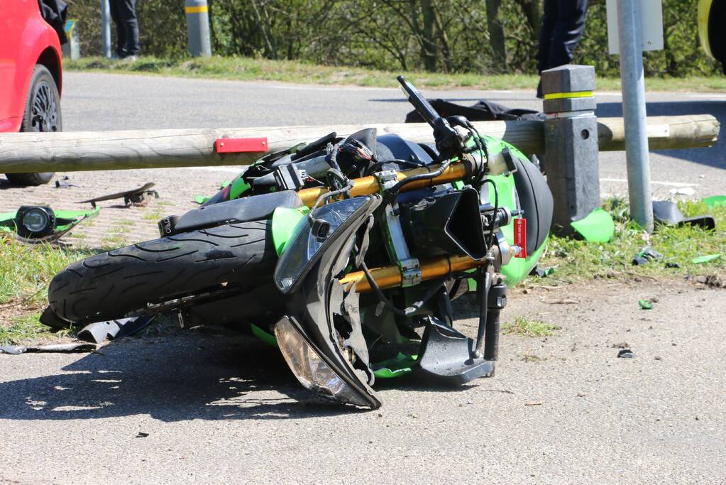 Motorrijder gewond na ongeval met personenauto
