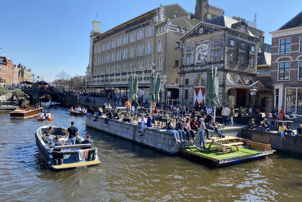 Drukte op de Leidse wateren