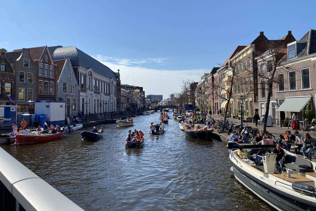 Drukte op de Leidse wateren