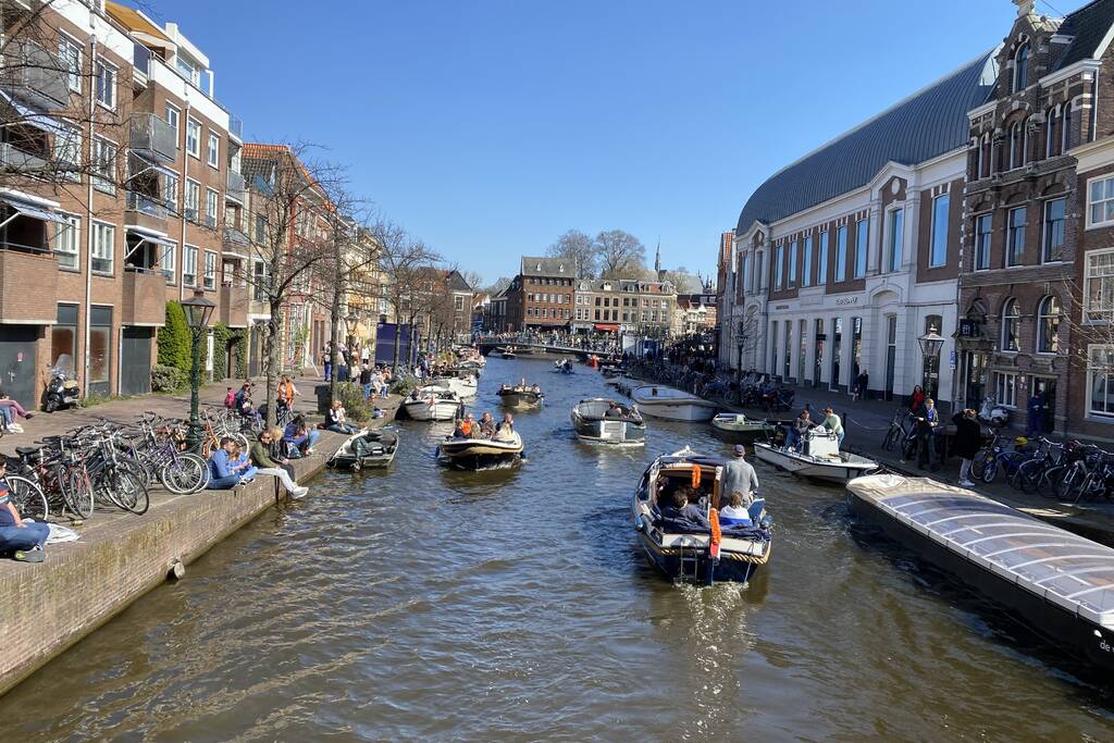 Drukte op de Leidse wateren