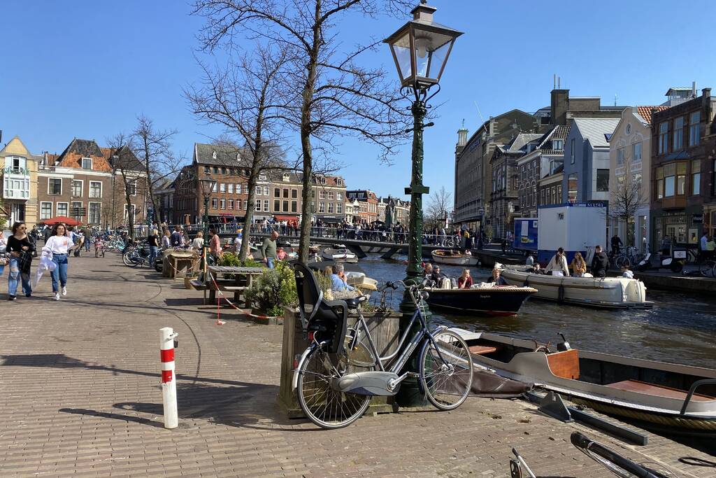 Drukte op de Leidse wateren