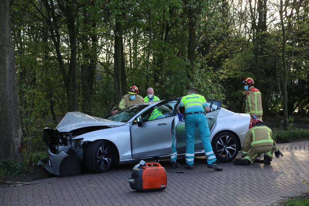 Twee gewonden bij ernstig ongeval