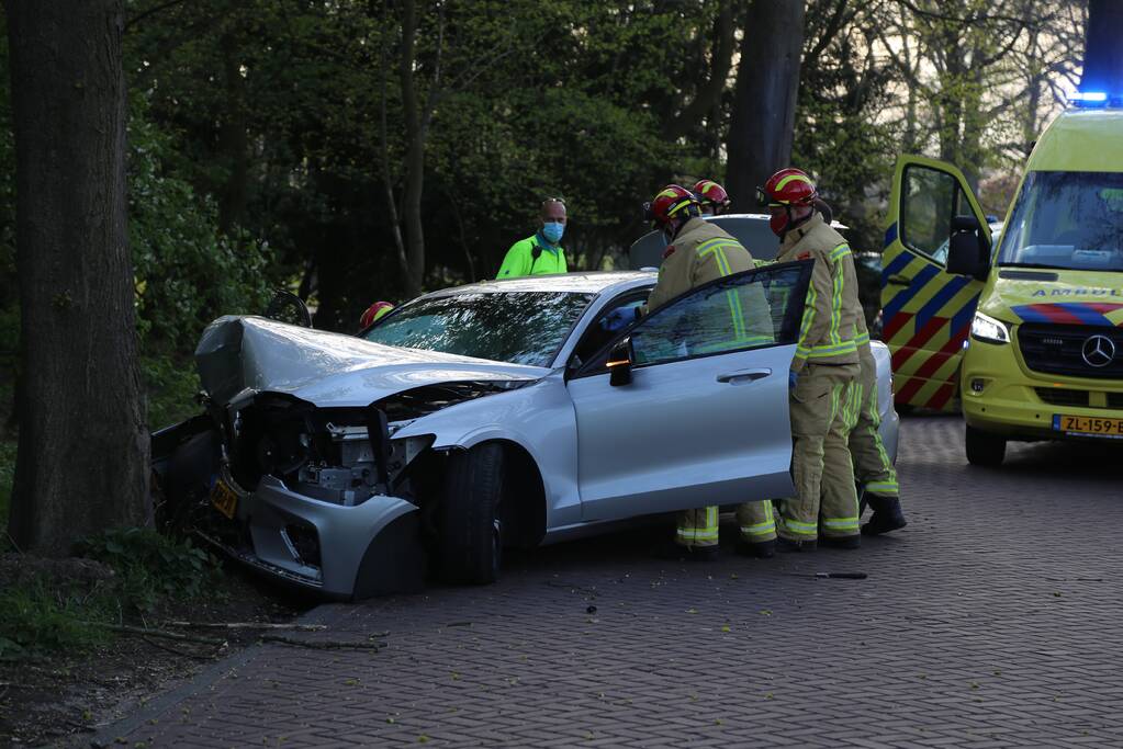 Twee gewonden bij ernstig ongeval