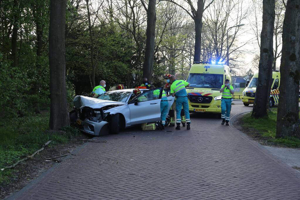 Twee gewonden bij ernstig ongeval