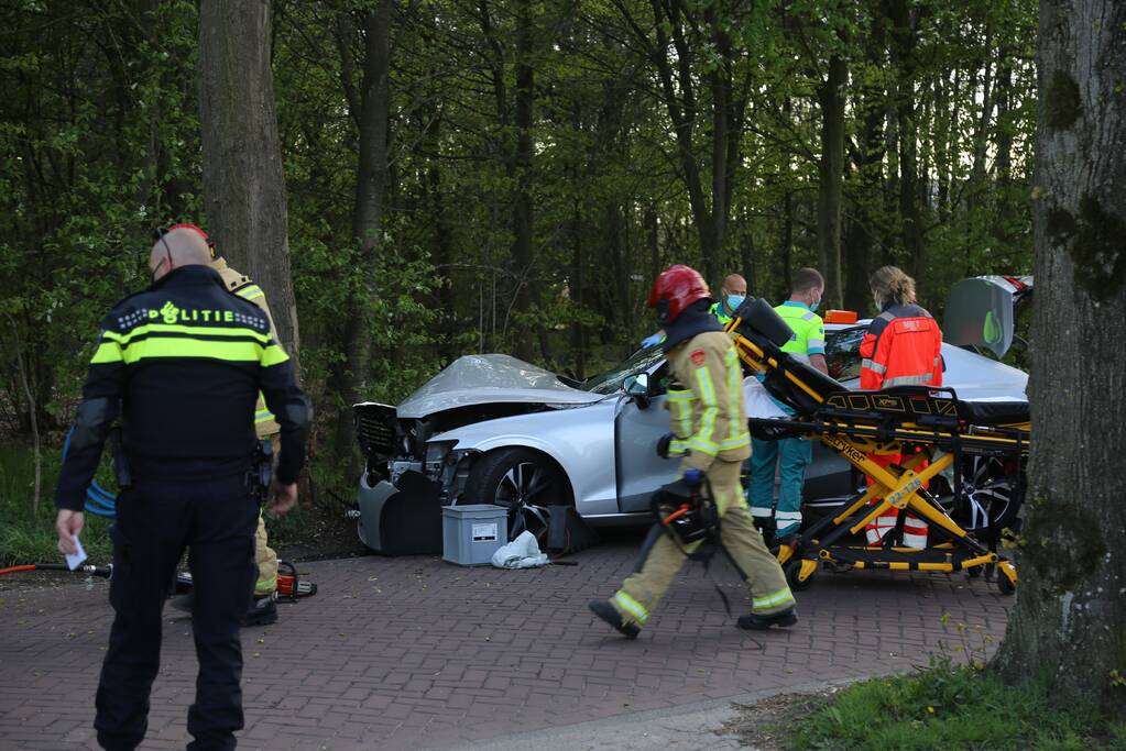 Twee gewonden bij ernstig ongeval