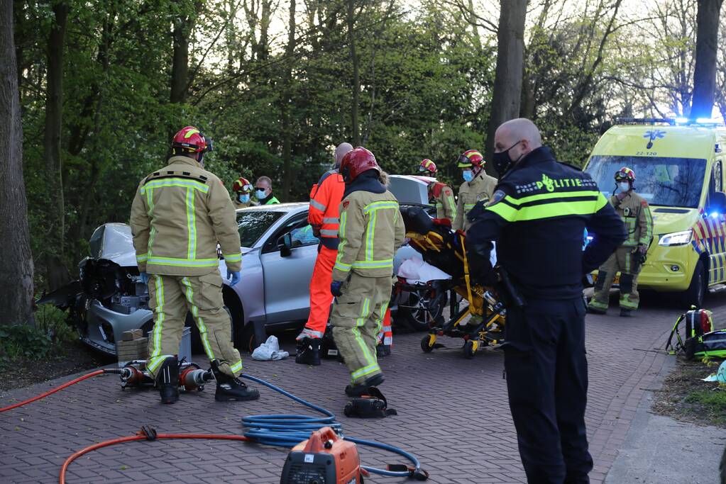 Twee gewonden bij ernstig ongeval