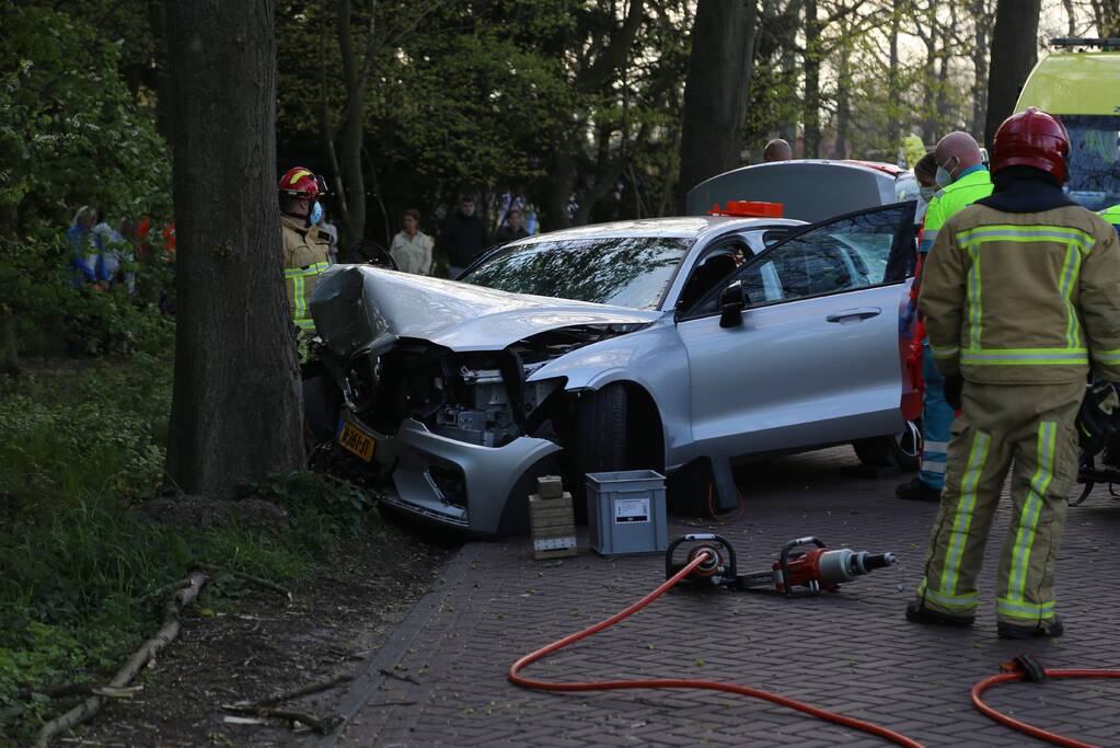 Twee gewonden bij ernstig ongeval
