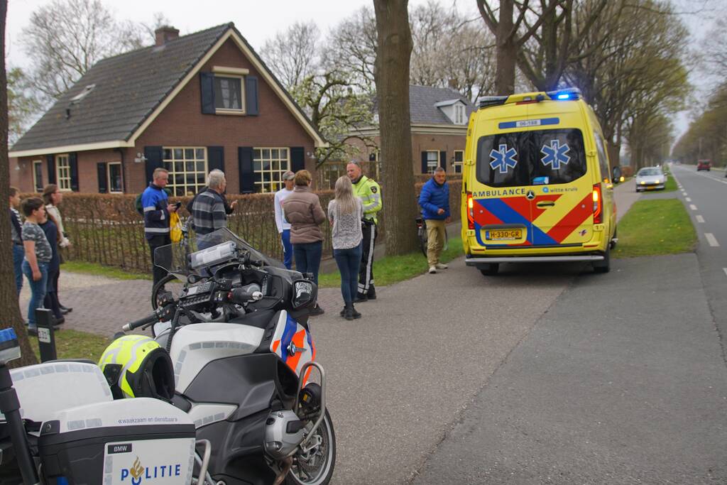 E-bikester en bestelbus met elkaar in botsing