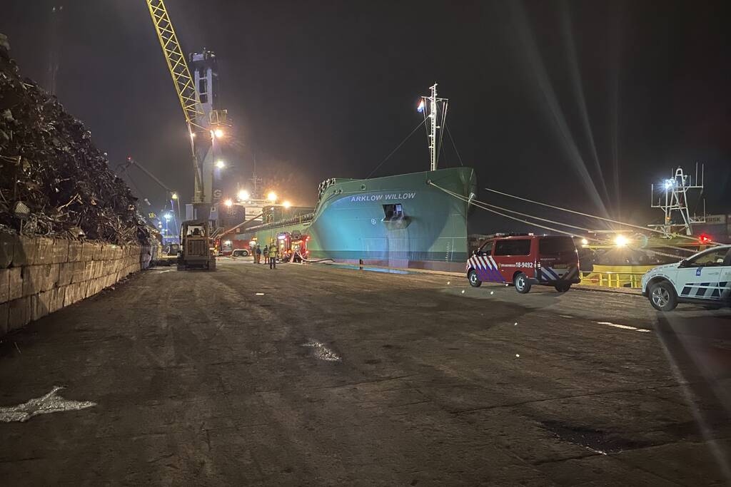 Schroot vat vlam in ruim van schip