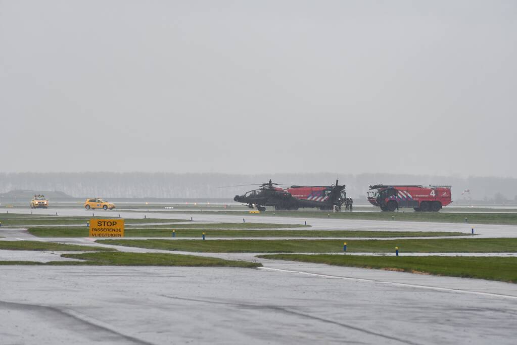 Apache-helikopter geland na noodsituatie